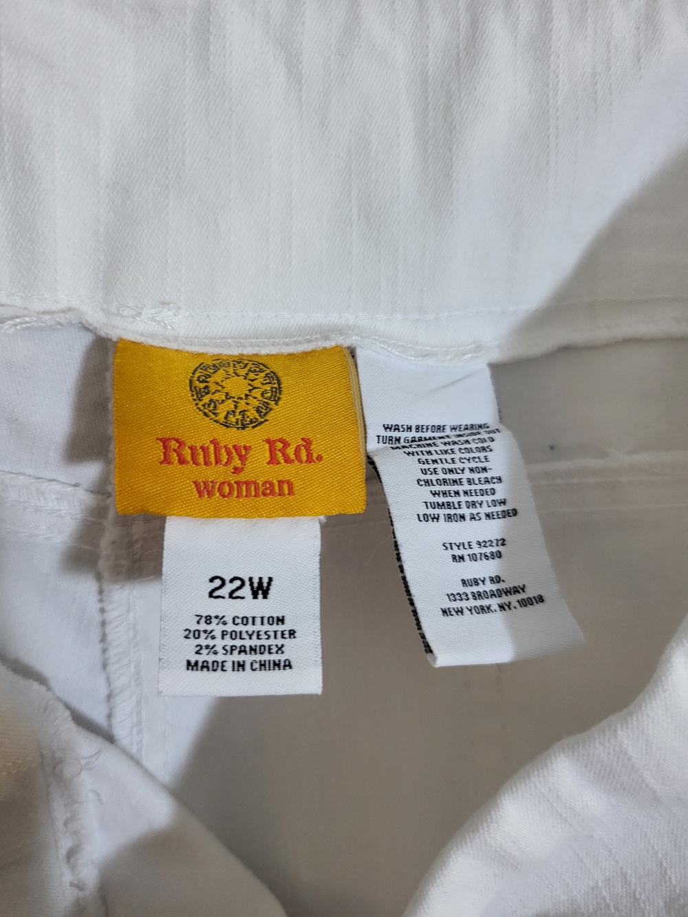 Ruby Rd. White Crop Capris - Picture 3 of 3